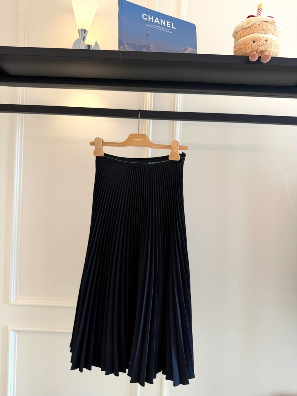 🚩steal Prada Pleated Midi Skirt in Black